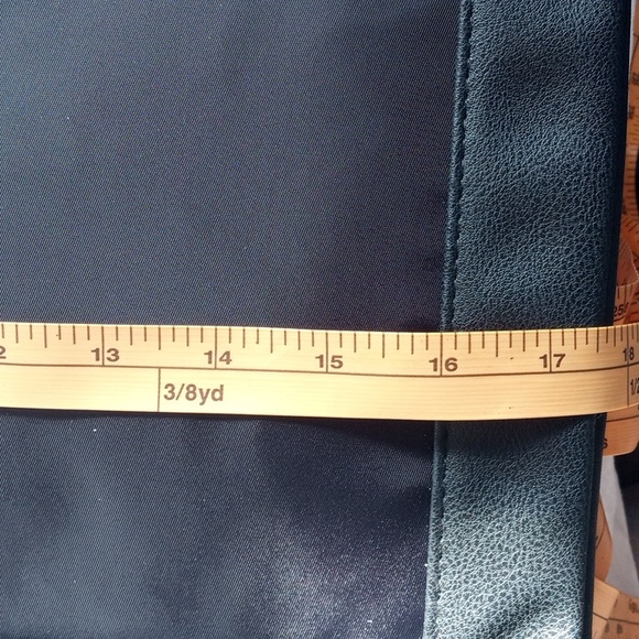 Brand New Black Insulated Roots Bag - Picture 8 of 14